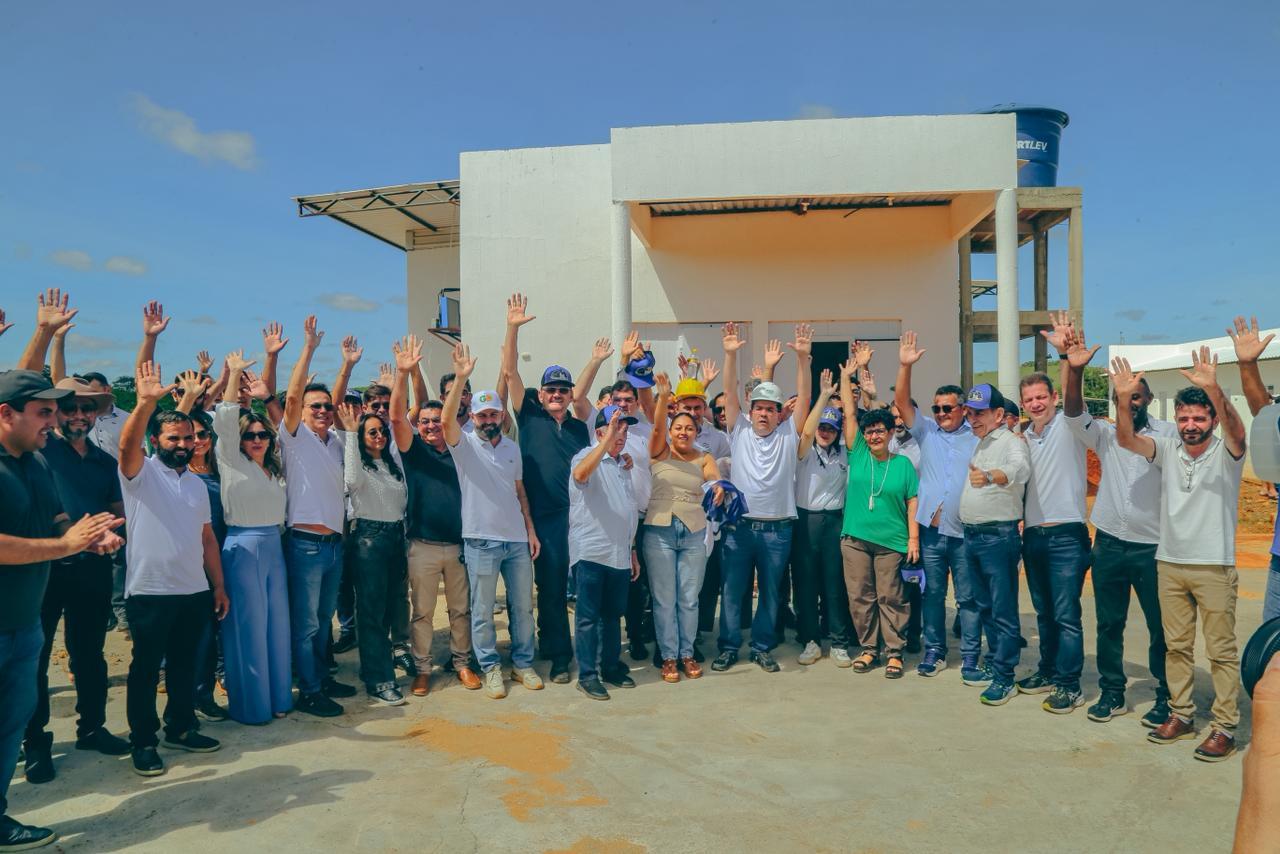 Rafael Fonteles visita obra de frigorífico de caprinos e ovinos em Betânia do Piauí