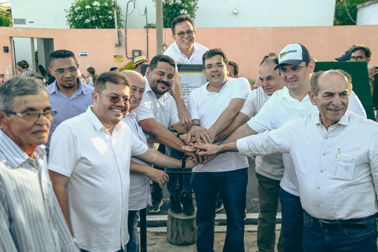 Rafael visita obra da PI-143 e inaugura asfalto em Conceição do Canindé