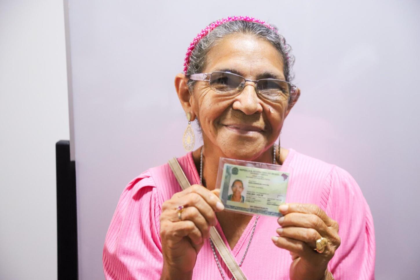 Servidores estaduais inativos e aposentados devem atualizar carteira de identidade