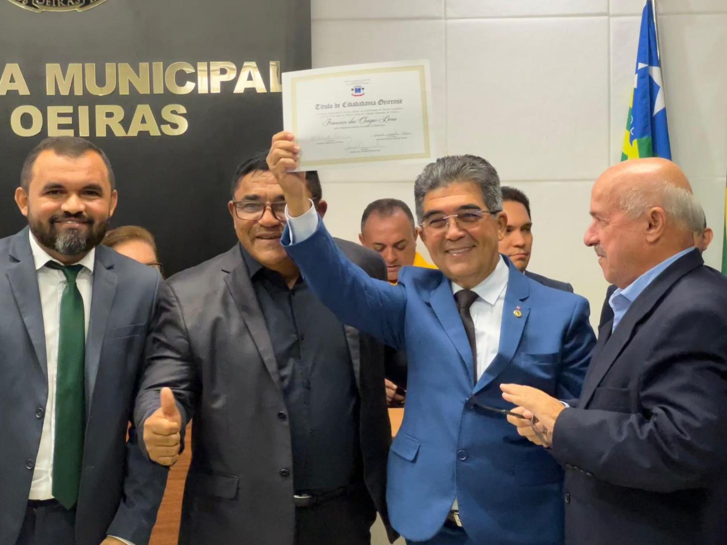 Vice-presidente da Alepi recebe cidadania na Câmara Municipal de Oeiras