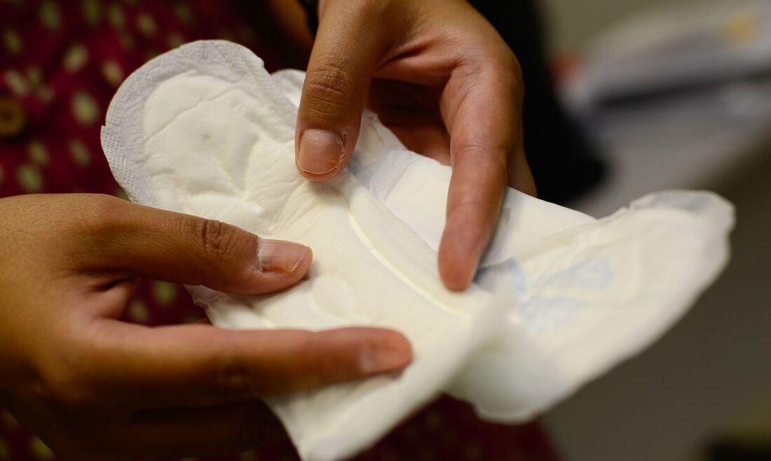 Comissão aprova projeto que obriga municípios a terem ponto de distribuição de absorventes