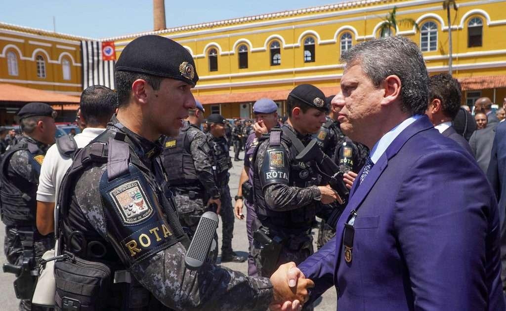 E o Tarcísio ainda quer ser presidente...
