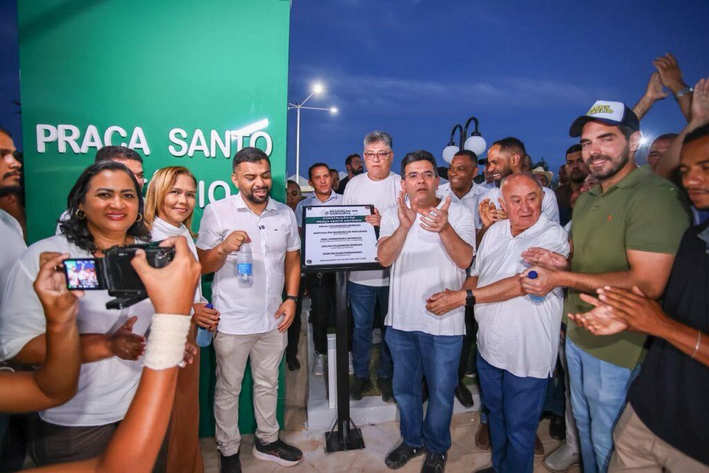Em Redenção do Gurguéia, governador inaugura praça e comemora avanços na educação