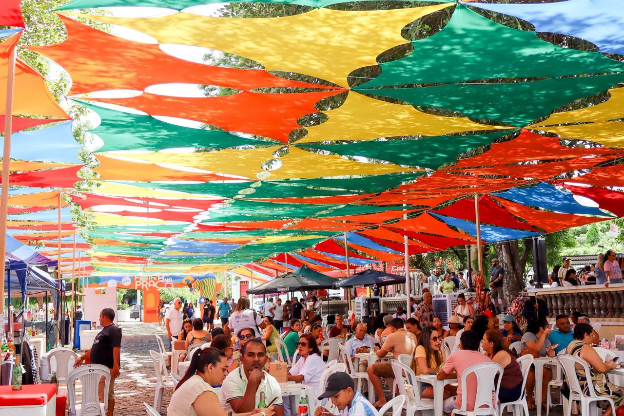 Feira na Praça em Teresina celebra o Dia das Mães com cultura e música em família