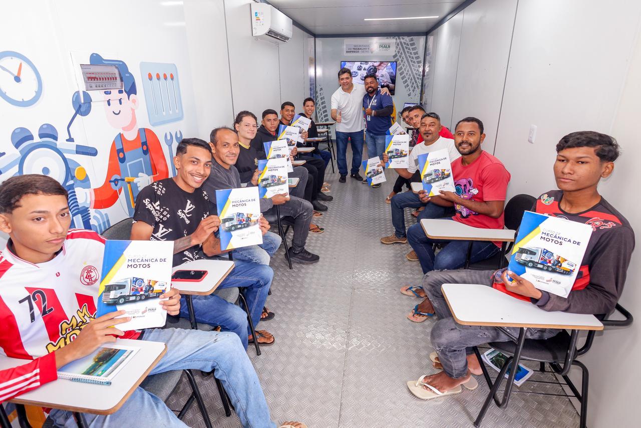 Governo certifica 8,7 mil alunos em 125 municípios com cursos gratuitos