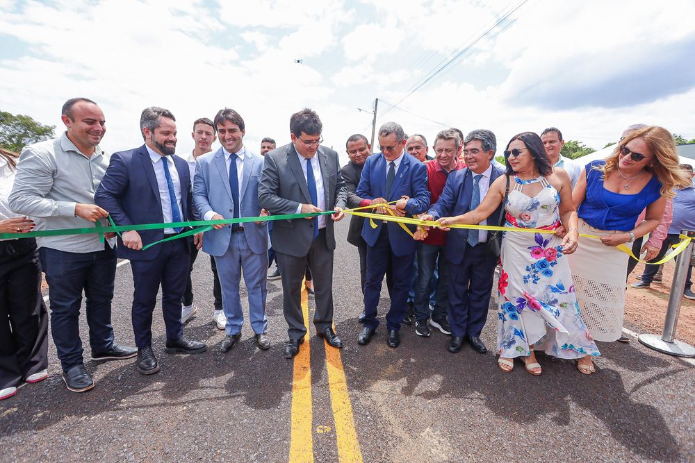 Governo do Estado executa 46 obras em Piracuruca com investimentos em rodovias e estradas vicinais