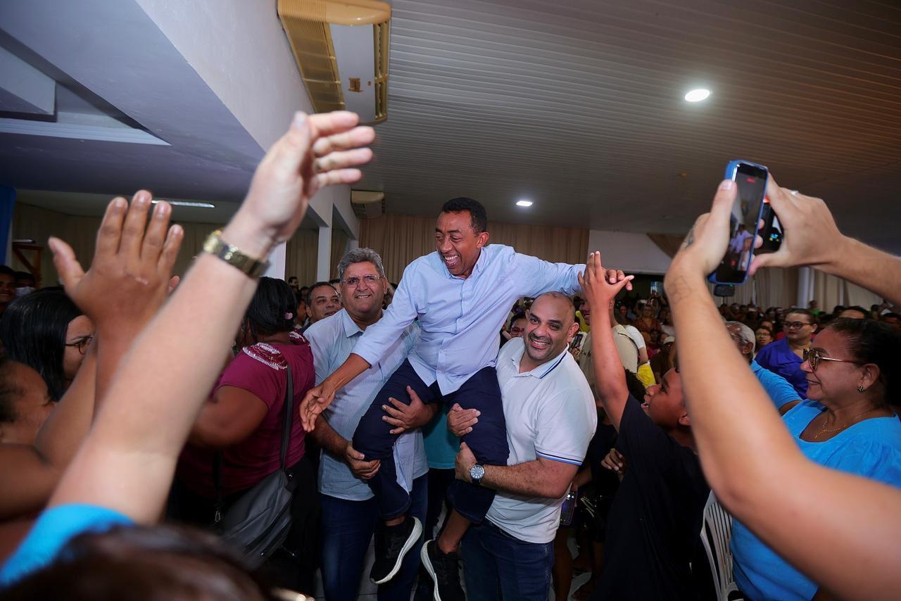 Joel e Ciro são recebidos por multidão em reunião na zona Norte de Teresina