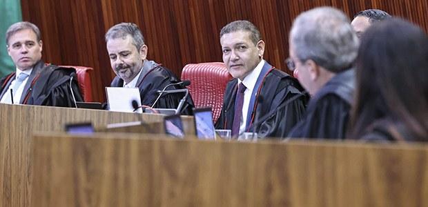 Nunes Marques destaca legado da urna eletrônica na primeira sessão após a posse