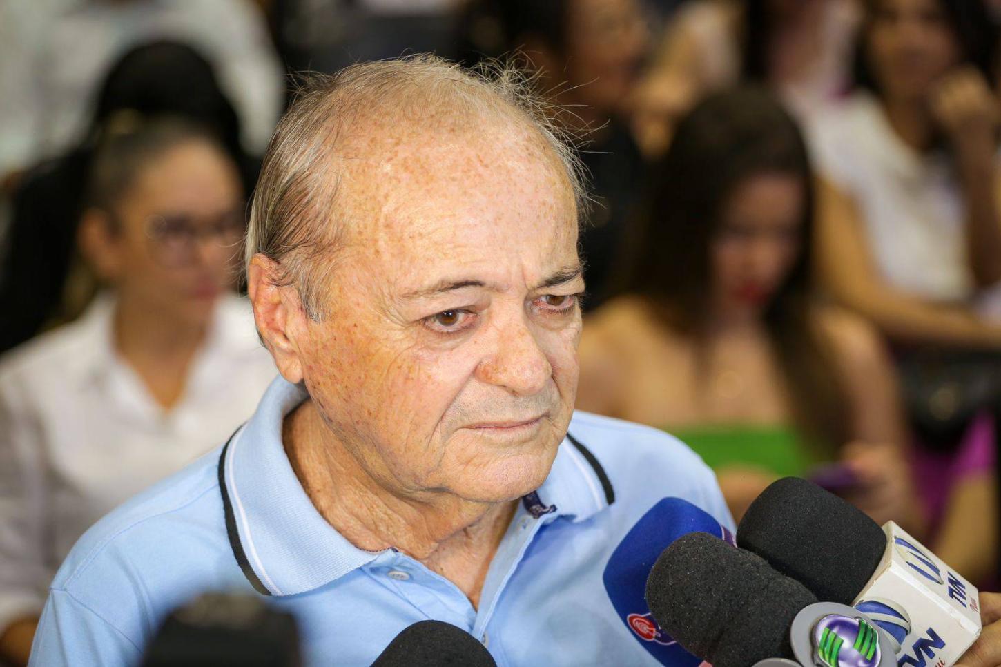 Ônibus parados no percurso ou em fila dupla serão multados em R$ 5 mil, avisa Sílvio Mendes