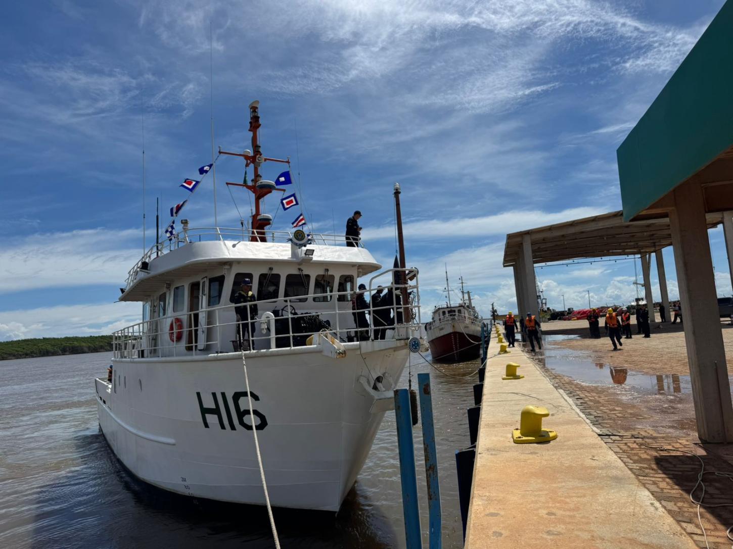 Porto Piauí recebe embarcação de pesquisa e coleta de dados da Marinha