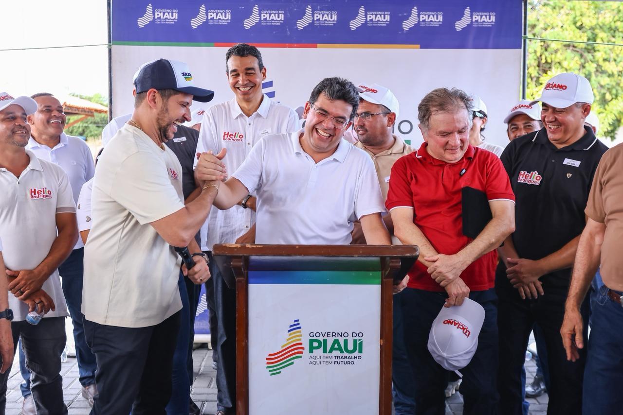 Rafael Fonteles entrega obras de asfaltamento em Hugo Napoleão