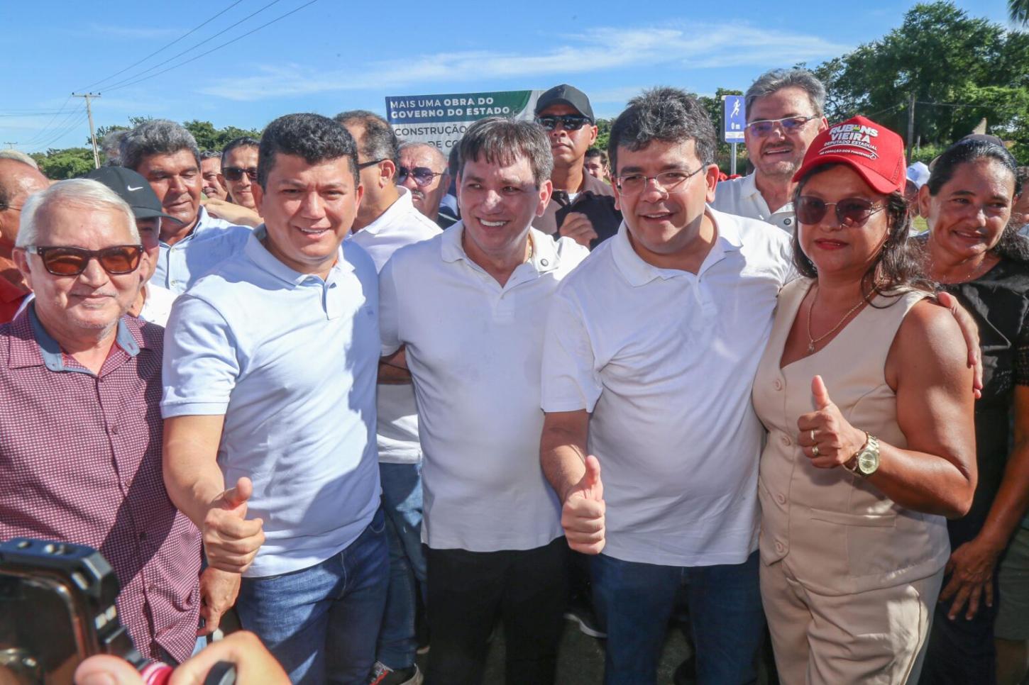 Rafael Fonteles visita construção de pista de caminhada em Bom Princípio do Piauí