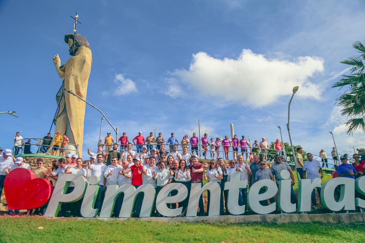 Rafael inaugura pista de caminhada, centro cultural e autoriza mais obras em Pimenteiras