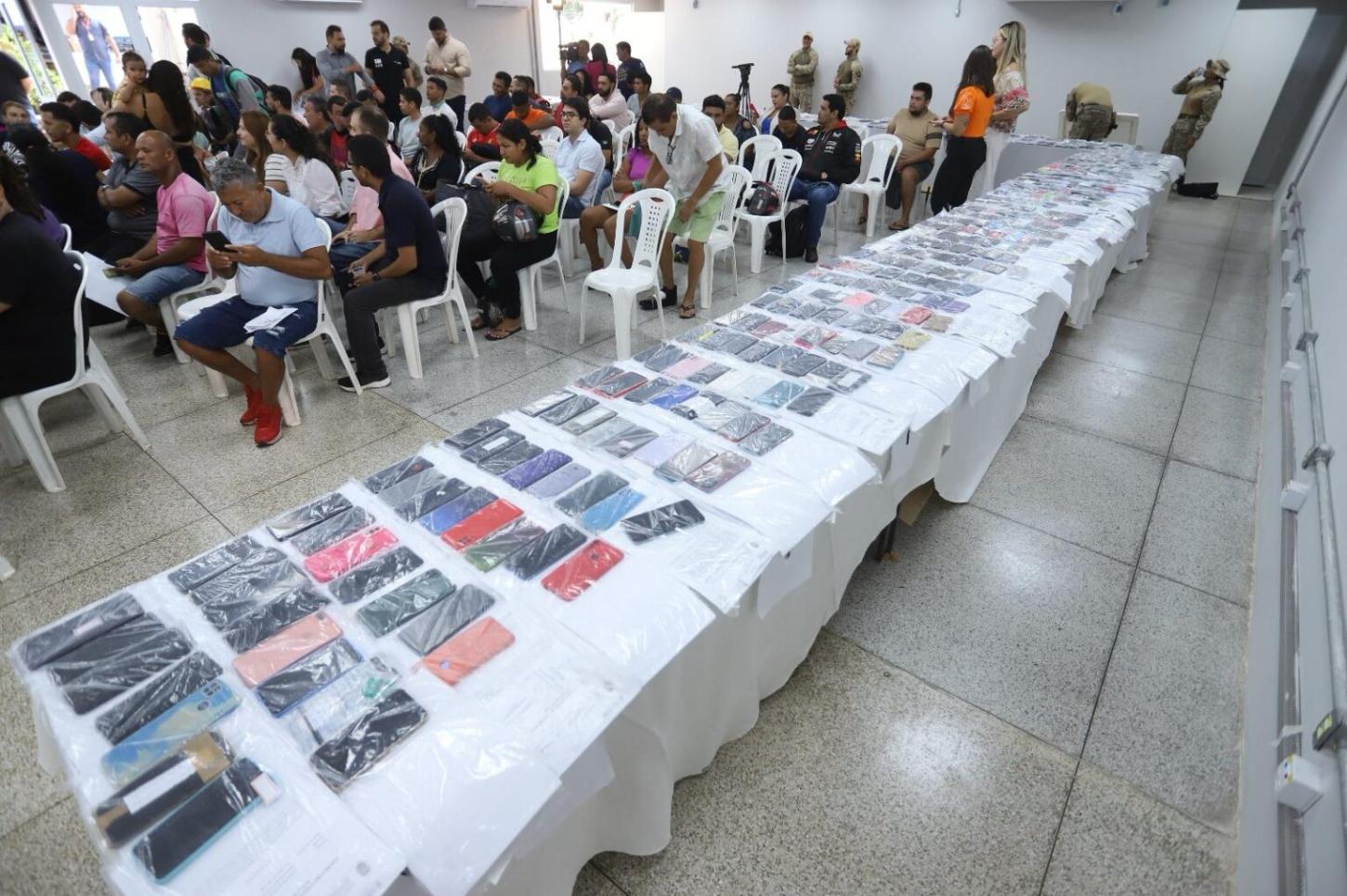 Secretaria de Segurança entrega 153 celulares recuperados nesta segunda (11)