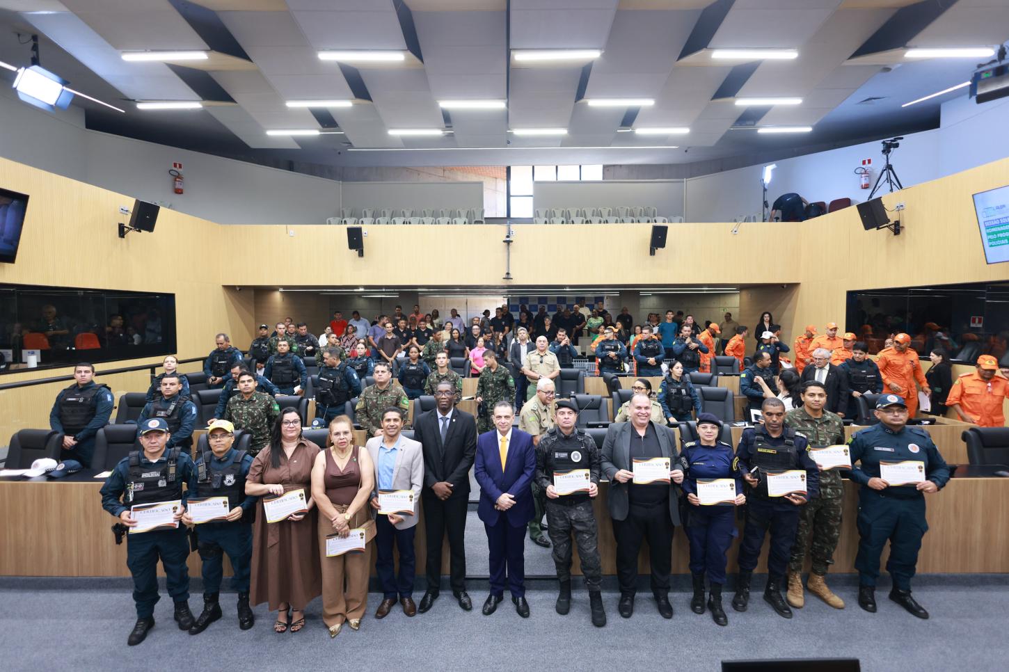Sessão solene na Alepi homenageia Programa Universal nas Forças Policiais