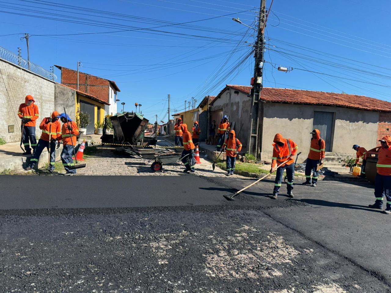 Severo Eulálio acompanha pavimentação de ruas em comunidade de Teresina