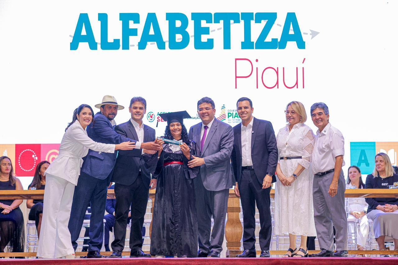 Presidente da Alepi participa da formatura do Programa Alfabetiza Piauí