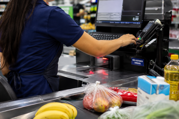 Trabalhadoras dos supermercados podem ter repouso aos domingos a cada 15 dias