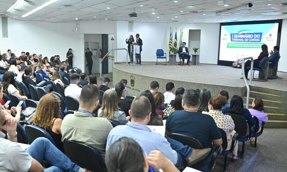 Contratações temporárias, terceirização e concurso público pautam 2º dia do seminário do TCE-PI