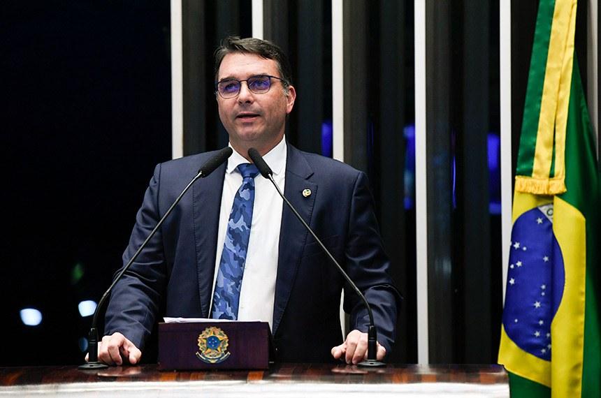 Flávio Bolsonaro aciona o Supremo contra xingamentos de André Janones
