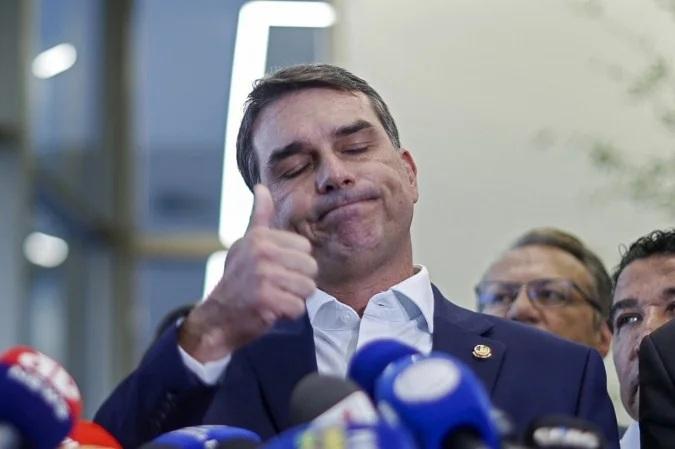 Flávio Bolsonaro faltou a 43% das votações nominais do Senado este ano