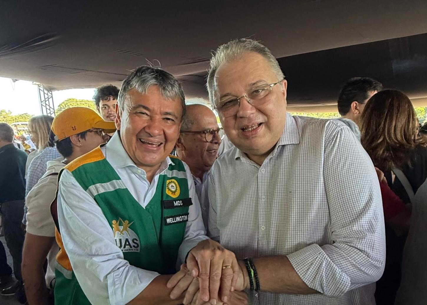 Florentino Neto viabiliza entrega de veículos do Novo PAC Saúde para dez municípios