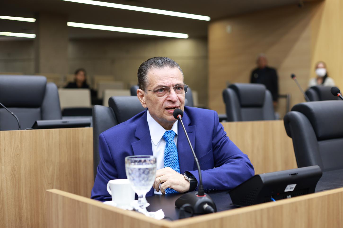 Gessivaldo Isaías exige respostas da Equatorial e da Águas do Piauí sobre demandas