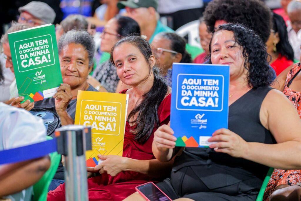  Governo do Piauí entrega mais de 600 registros de imóveis em Teresina