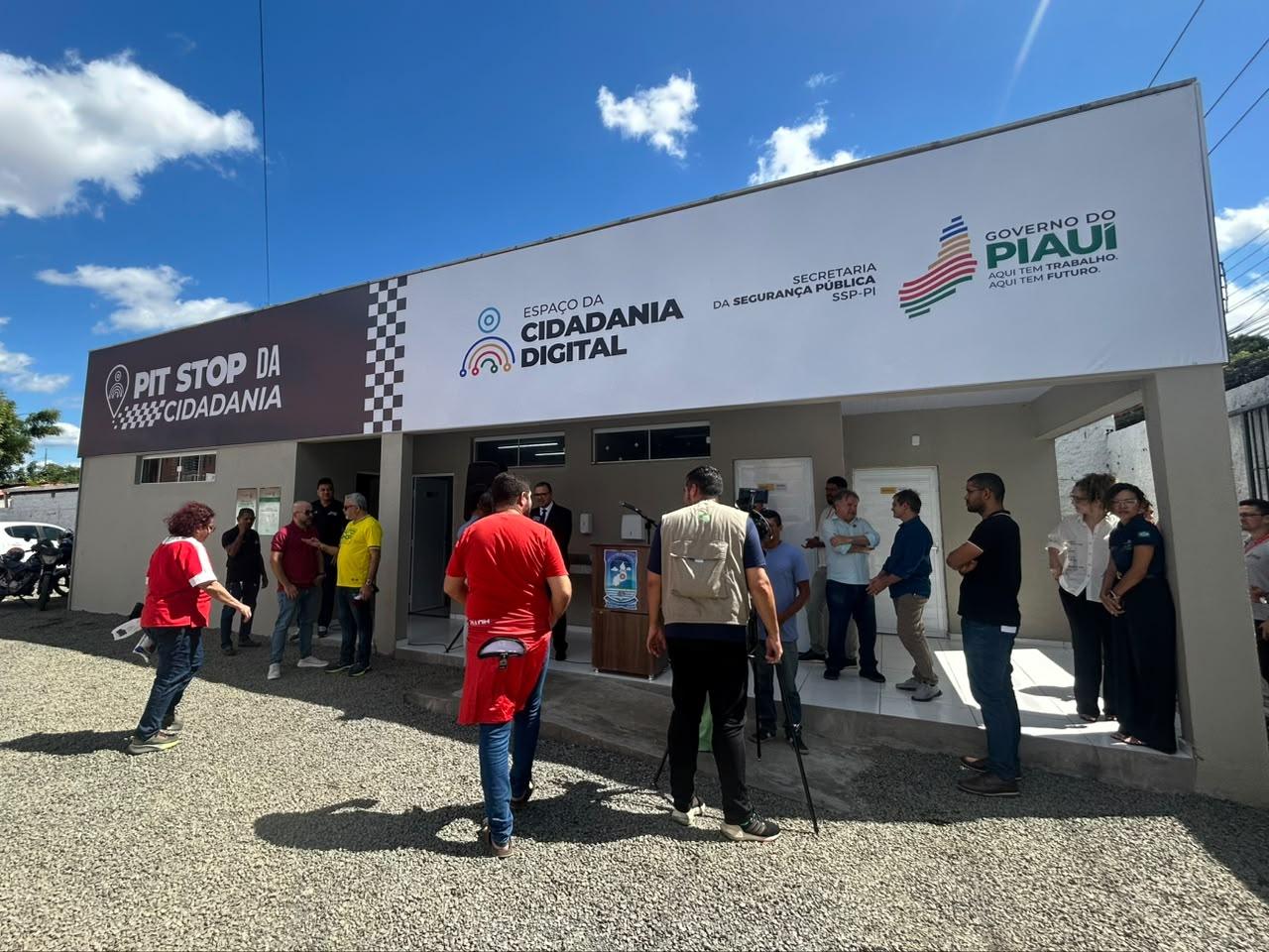 Governo inaugura espaço de apoio para motoristas de aplicativo em Teresina