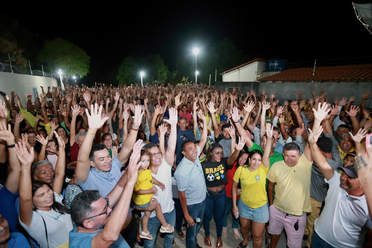 Joel Rodrigues segue em pré-campanha e reúne multidão na cidade de Curimatá