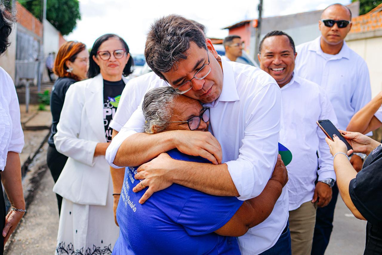 OPA: Rafael Fonteles inaugura asfalto no Residencial Betinho em Teresina