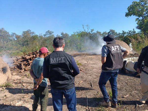 Operação resgata pessoas submetidas a trabalho escravo em carvoaria