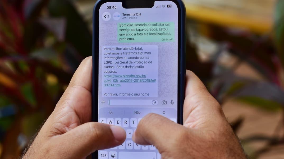 População pode reclamar de buracos e iluminação pública pelo WhatsApp