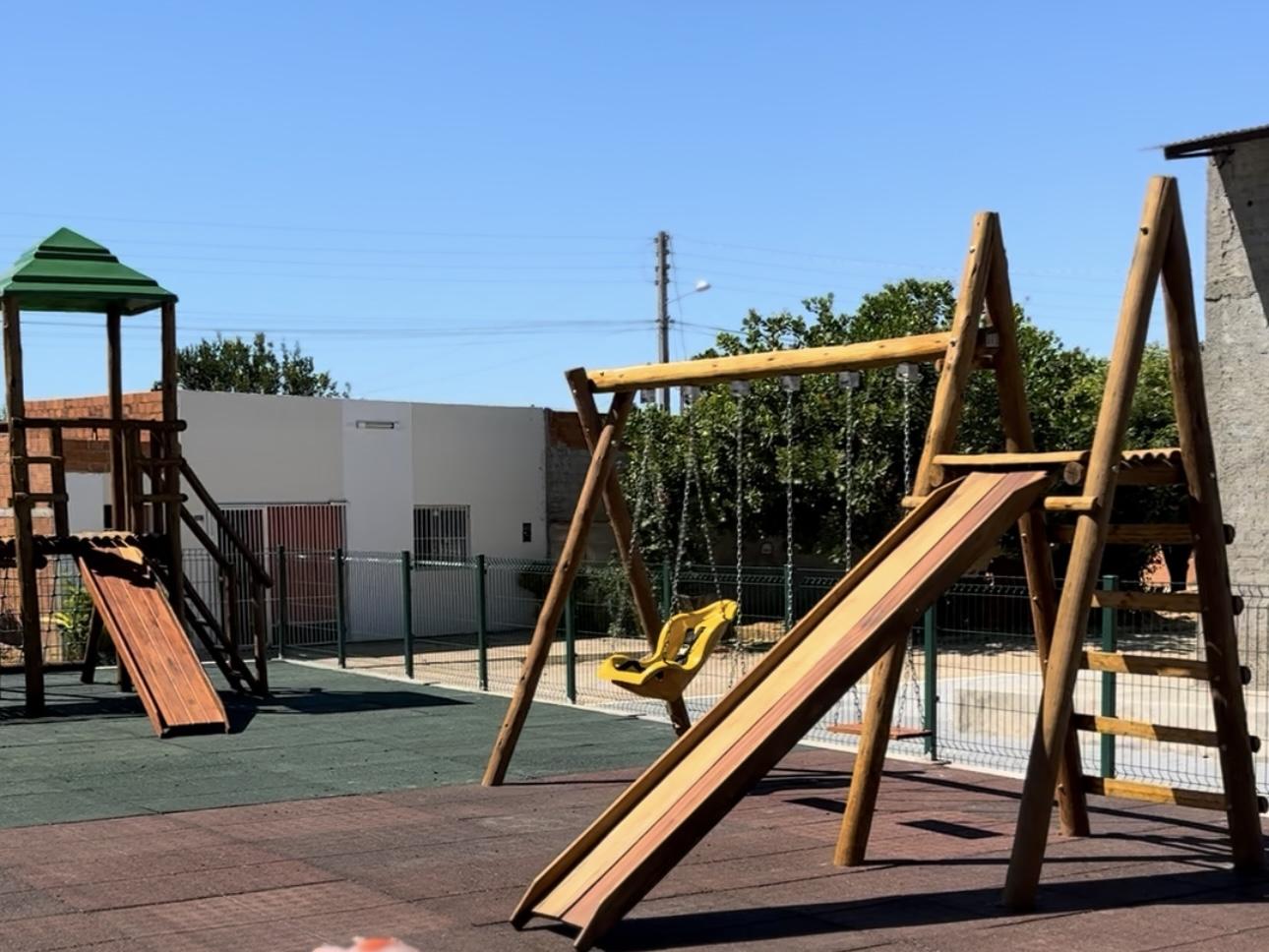 Rafael Fonteles inaugura asfalto, praça e brinquedopraça em Agricolândia nesta quarta (3)