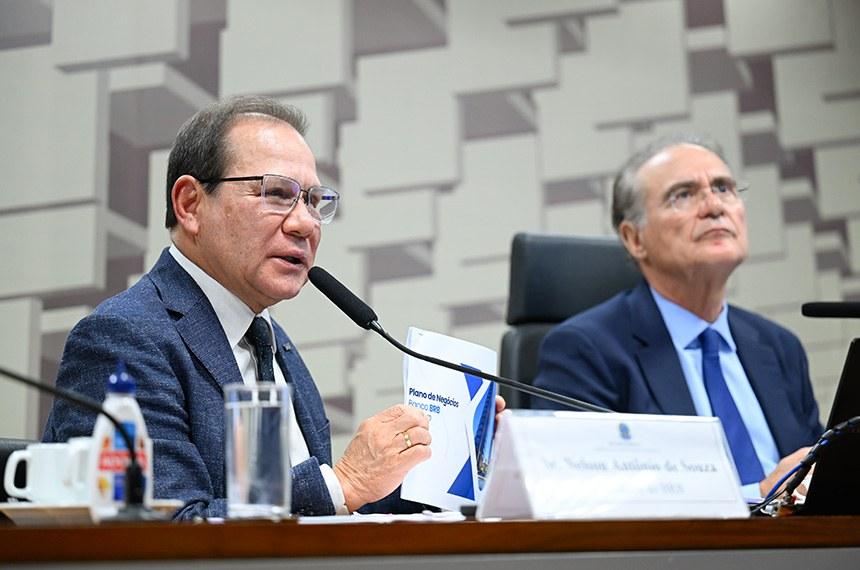 Senadores cobram do presidente do BRB a situação após perdas com o Banco Master