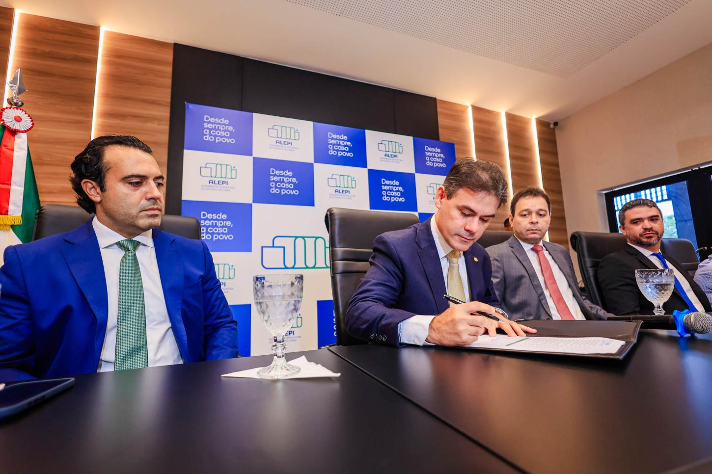 Severo Eulálio assina progressão funcional de 29 servidores efetivos