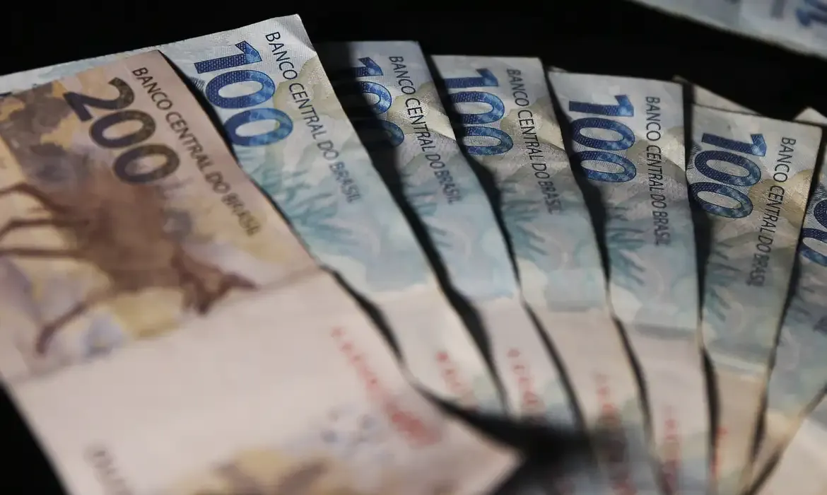 União paga R$ 834,8 milhões em dívidas de estados e municípios