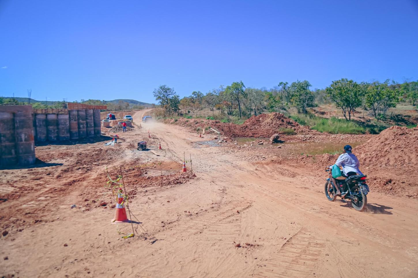 Em Riacho Frio e São Gonçalo do Gurguéia, Rafael vistoria obras