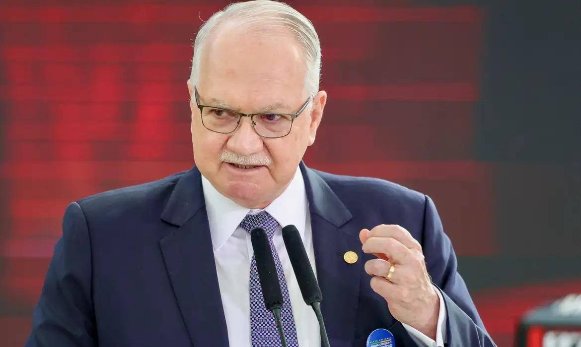 Fachin repudia fala de Milei contra Moraes e reafirma autonomia do Supremo