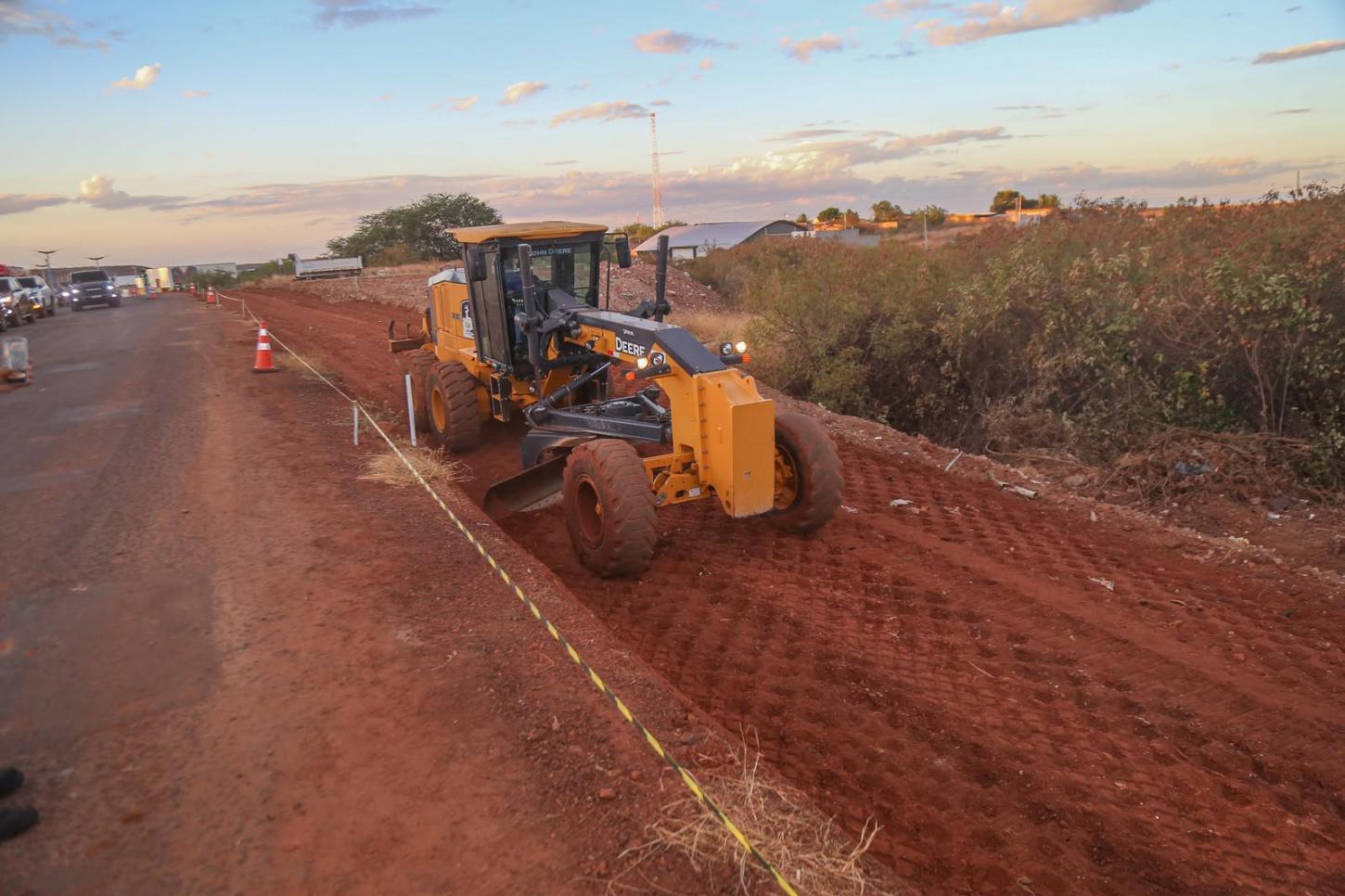 Governador vistoria obras de infraestrutura em Floresta do Piauí e Simplício Mendes