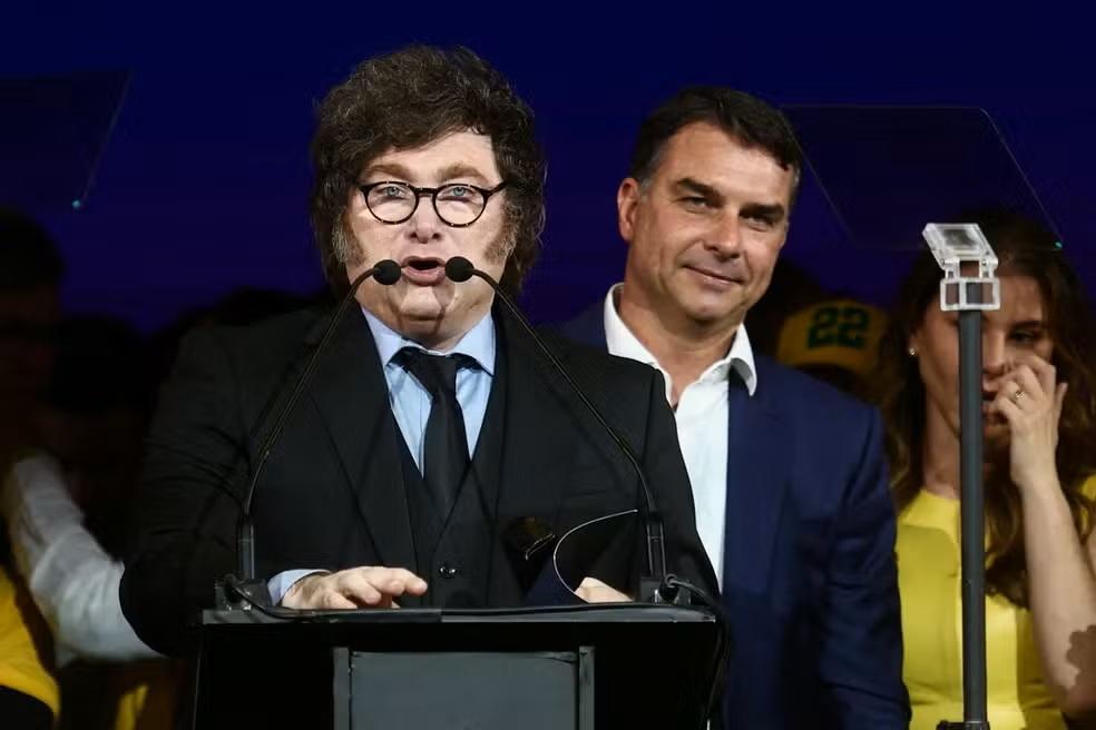 Ao lado de Flávio, Milei chama Lula de 