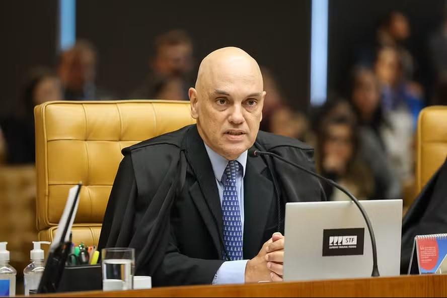 Ministro do STF marca depoimento de Flávio Bolsonaro à Polícia Federal por calúnia