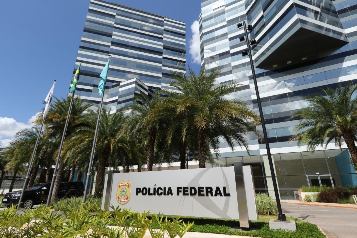 Moraes manda Exército entregar armas registradas em nome de Bolsonaro