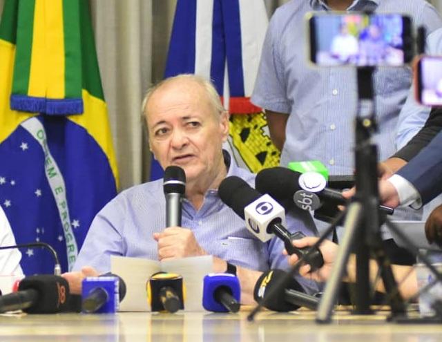 Prefeito sanciona Lei que proíbe discriminação no uso de elevadores em Teresina