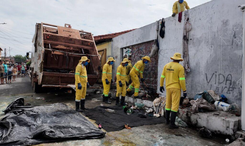 Prefeitura de Teresina acaba com lixão em residência no Promorar