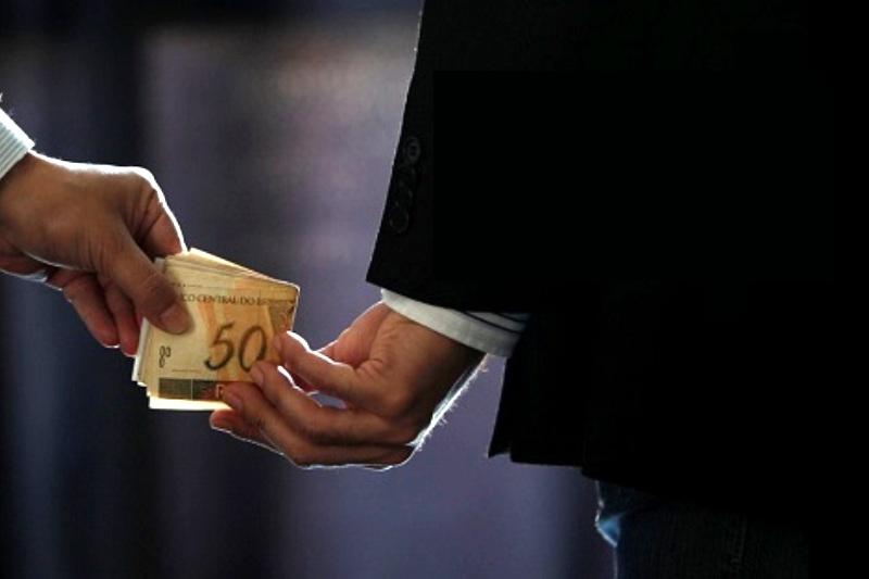 Projeto de lei cria regras para fiscalizar pessoas expostas politicamente