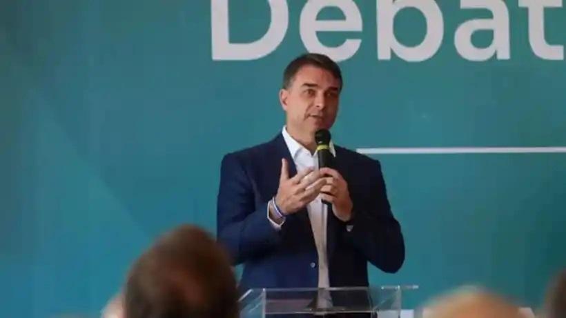 PT aciona TSE após ataque de Flávio Bolsonaro contra urna eletrônica