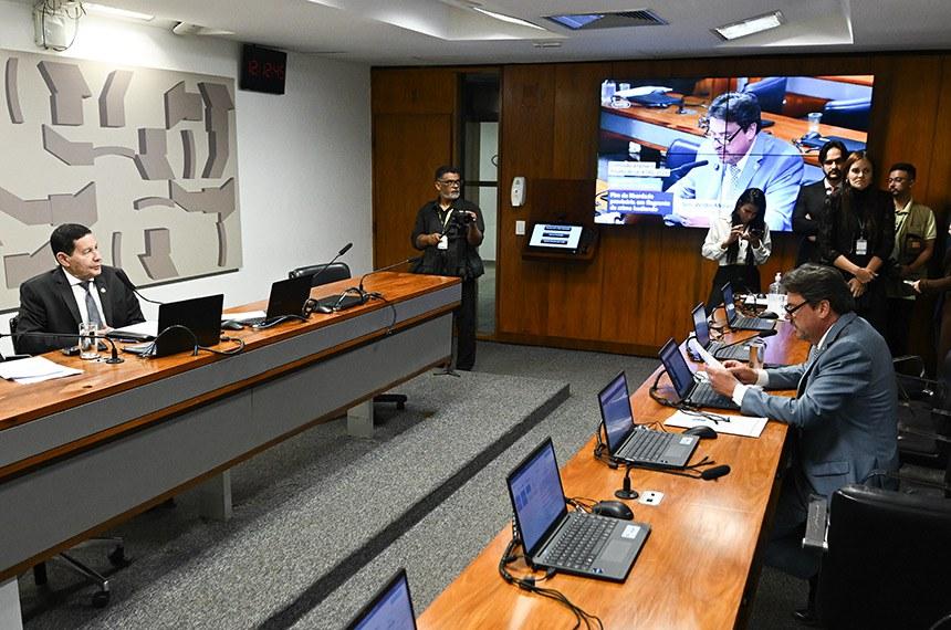 Senado analisa projeto que dificulta liberdade provisória para presos em flagrante