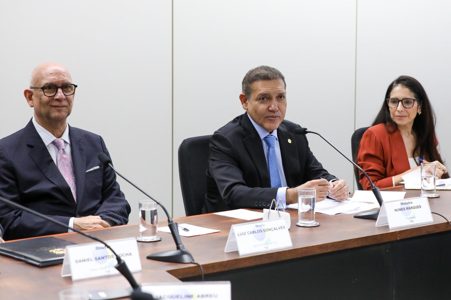 TSE amplia cooperação com plataformas digitais para combater desinformação