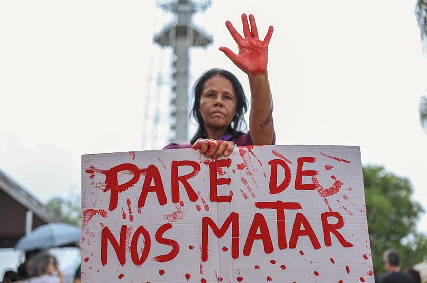Violência contra a mulher: sancionada divulgação obrigatória do Ligue 180